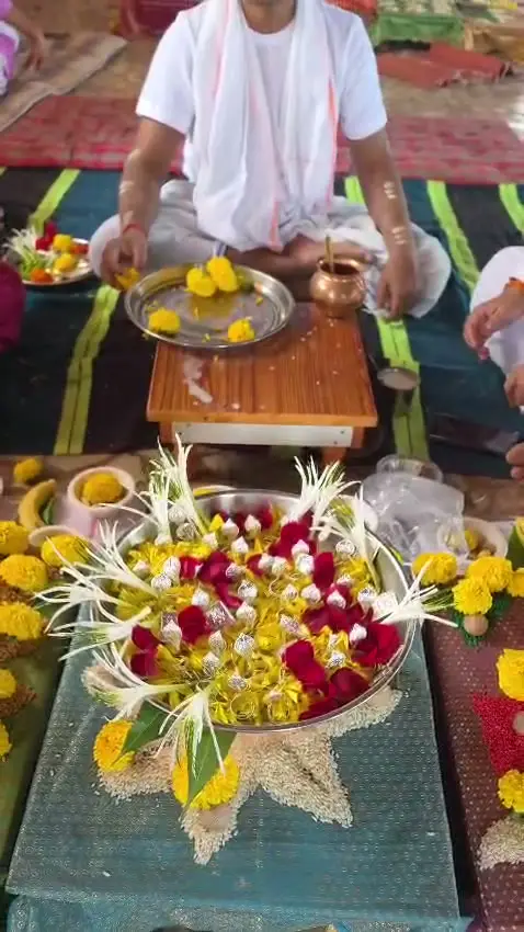Guruji with the flower thali