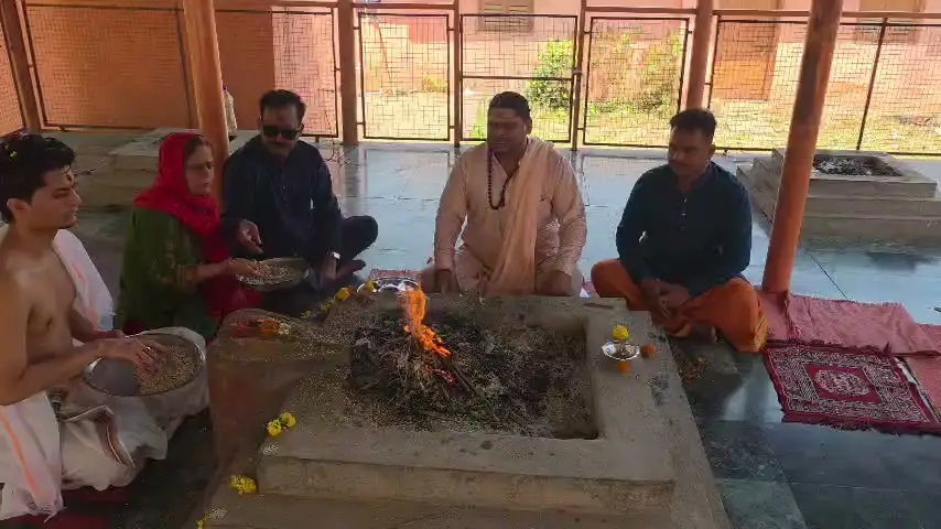 Offerings into the havan fire